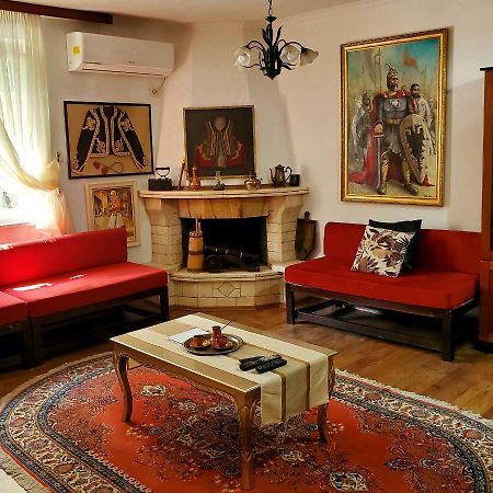 Unique Traditional House, Hosted By J&G ティラナ エクステリア 写真