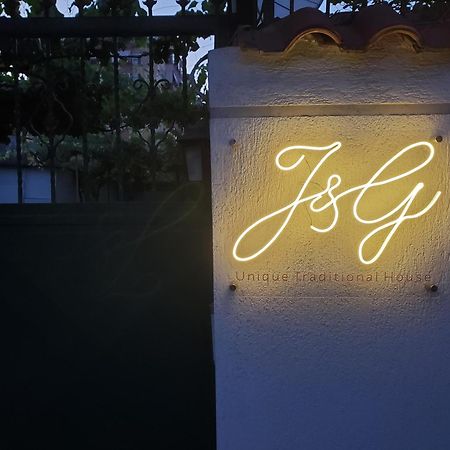 Unique Traditional House, Hosted By J&G ティラナ エクステリア 写真