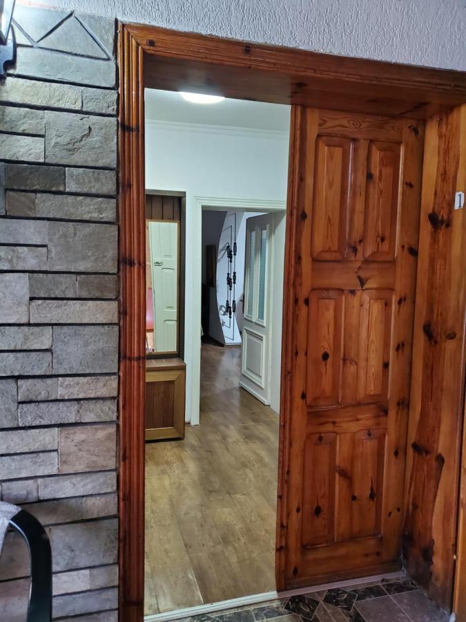Unique Traditional House, Hosted By J&G ティラナ エクステリア 写真