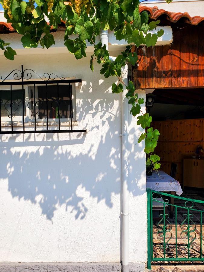 Unique Traditional House, Hosted By J&G ティラナ エクステリア 写真