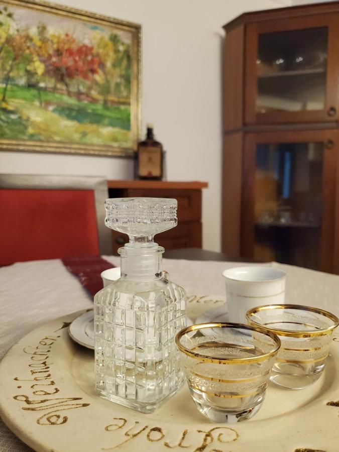 Unique Traditional House, Hosted By J&G ティラナ エクステリア 写真