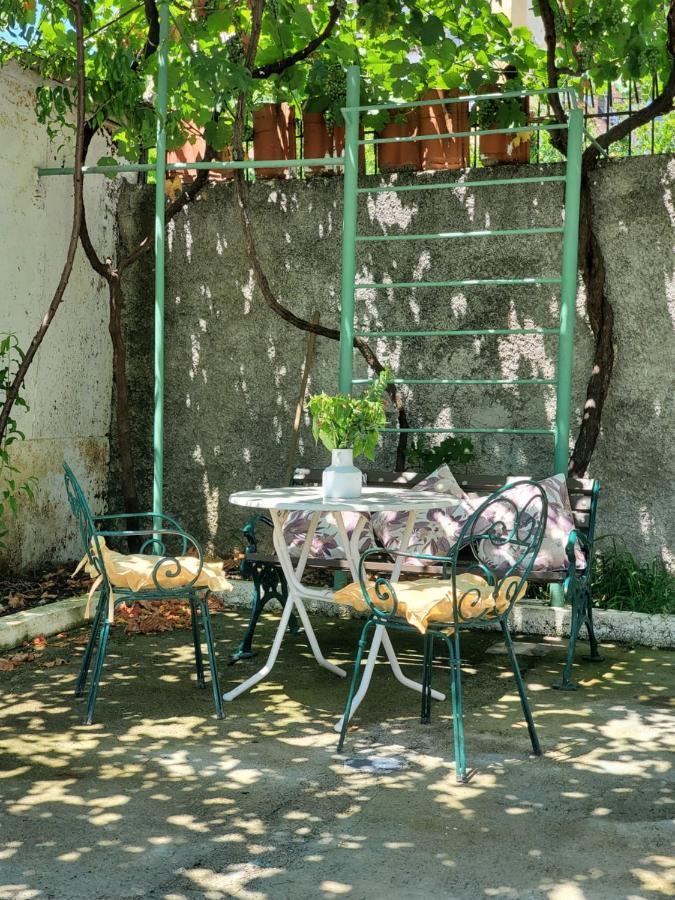 Unique Traditional House, Hosted By J&G ティラナ エクステリア 写真