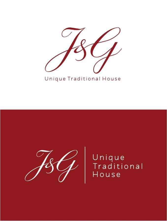 Unique Traditional House, Hosted By J&G ティラナ エクステリア 写真